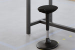 Charger l&#39;image dans la galerie, photo ambiance tabouret ergonomique noir flexy
