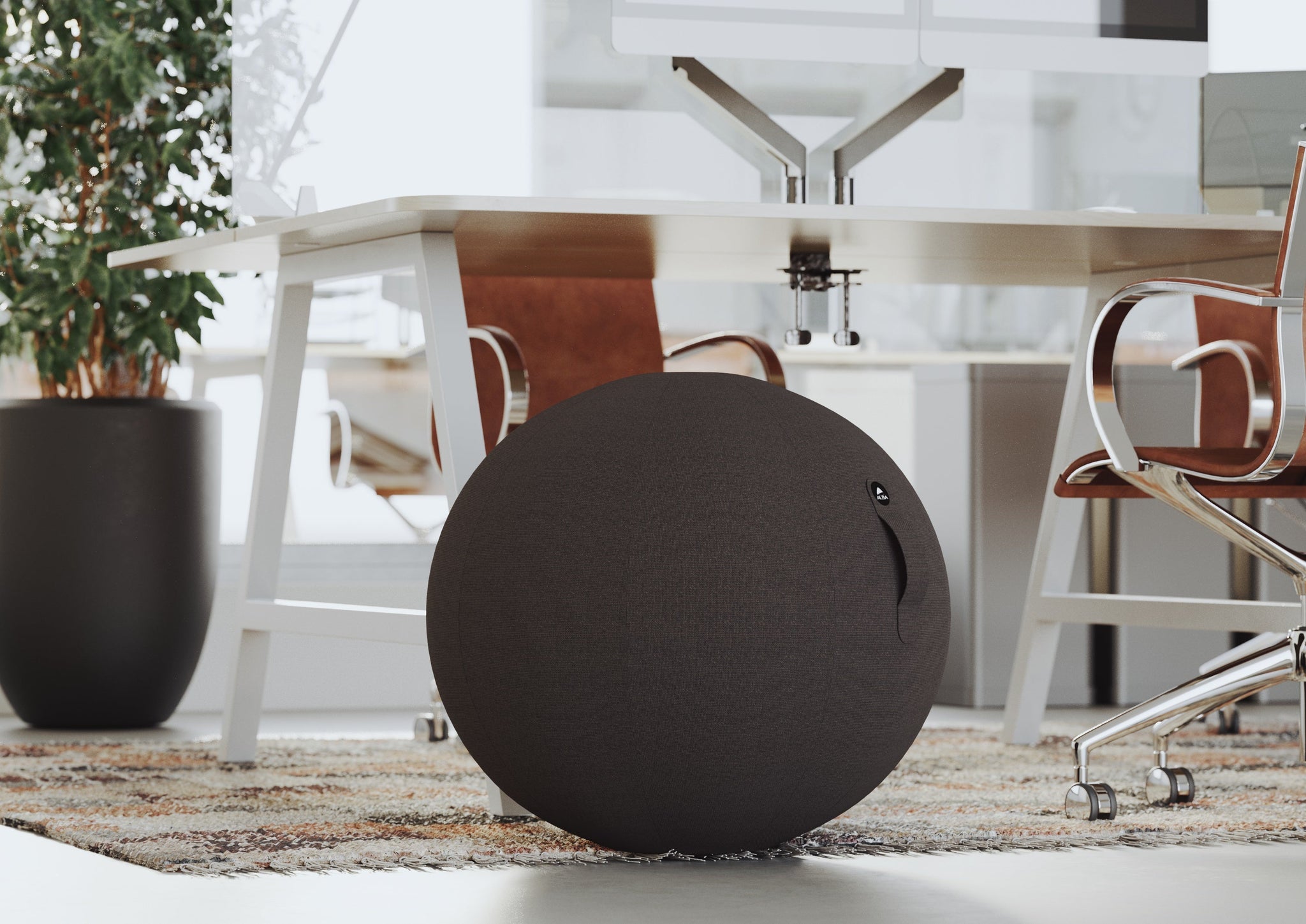 Chaise ou ballon comment s'assoir au bureau ?