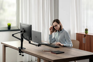 Le bras articulé pour  écran et ordinateur portable - Le lien entre ergonomie et efficacité