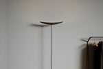 Charger l&#39;image dans la galerie, photo ambiance lampadaire led design noir
